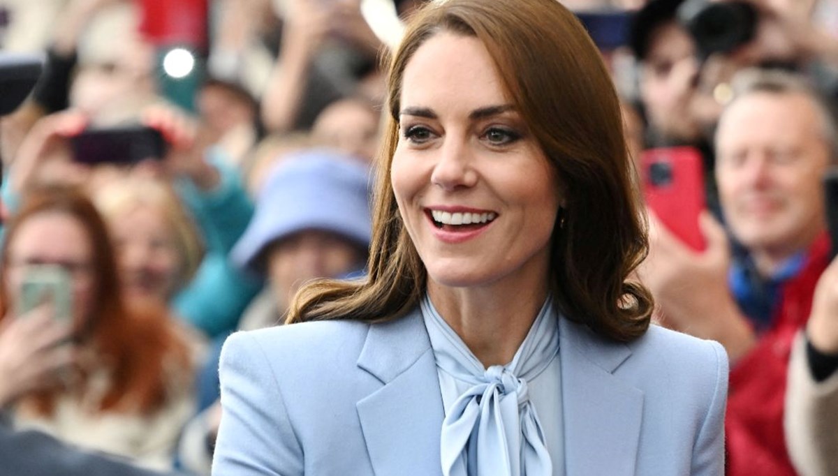 rlandalı kadın Kate Middleton'ı gözünün içine bakarak protesto etti